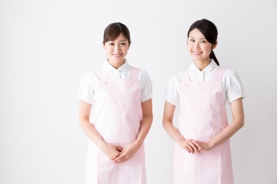 ◆各種研修・福利厚生が充実◆マイカー通勤可能・無料駐車場もあり◆入社後のサポートも万全！◆働きやすい職場作りが盛ん！◆経験・スキル不問◆有料老人ホームでの介護職［正社員］