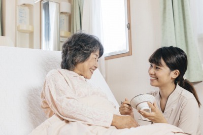 ◆日中帯のみ・夜勤専従の選択可能◆勤務は週3日からOK（日中帯の場合）◆有料老人ホームでの介護職［パート］