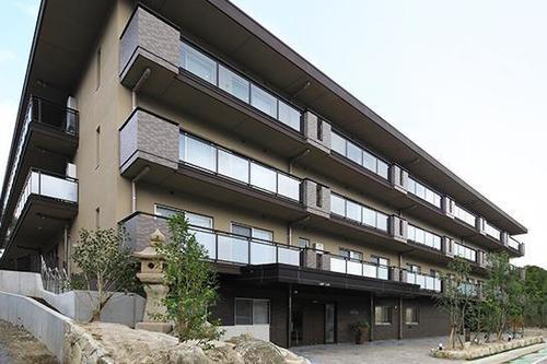 【週1回・1時間から相談可】◆高時給1,550円-2,826円!!◆すきま時間で効率よくお仕事◎西鉄天神大牟田線「高宮駅」徒歩《24時間ナース常駐で安心な有料老人ホームで【登録ヘルパー】のお仕事》