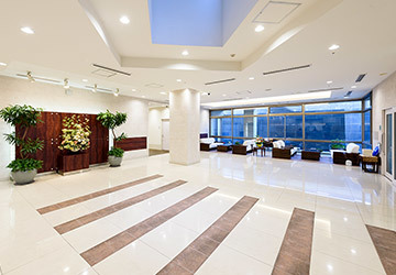 《マイカー通勤OK★夜勤はありません★残業は少なめ》介護付き有料老人ホームでの介護のお仕事！スタッフ同士協力して業務を行うチームワークの良い職場です♪