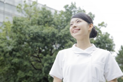 ◆充実した福利厚生◆日勤1シフトのみ！◆京王線「聖蹟桜ヶ丘駅」より徒歩4分◆有料老人ホームでの看護職［正社員］